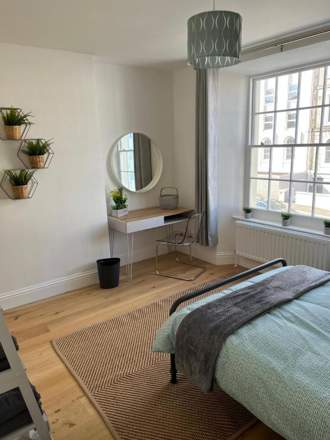 Lovely 1 Bed Flat *Free Parking* Hoe/Barbican Плимът Екстериор снимка